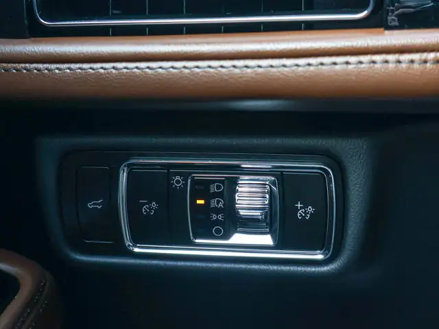 2023 Lincoln Aviator Reserve- Pano Roof - Heated Vented Seats - Photo 40