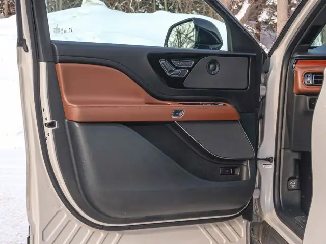 2023 Lincoln Aviator Reserve- Pano Roof - Heated Vented Seats - Photo 41