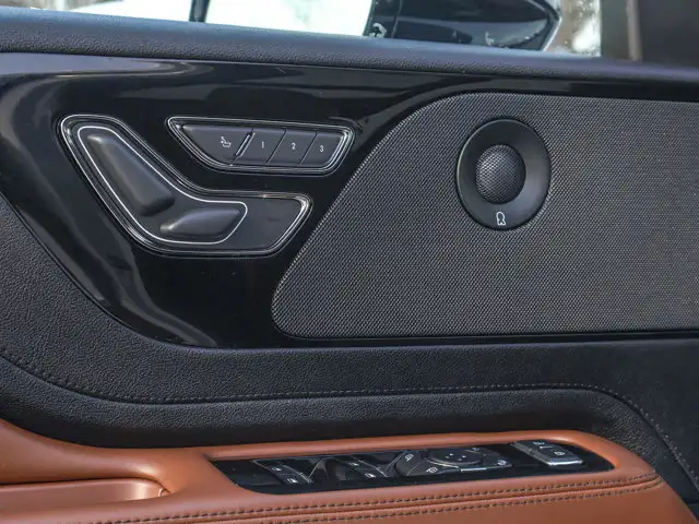 2023 Lincoln Aviator Reserve- Pano Roof - Heated Vented Seats - Photo 42