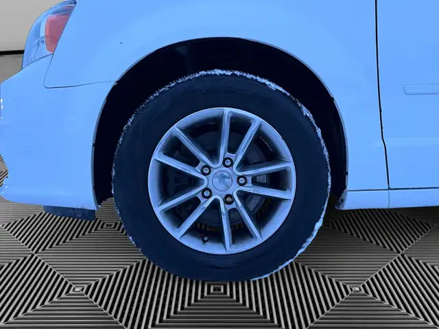 2015 Dodge Grand Caravan SXT PREMIUM PLUS | STOW N GO | NAVI | B - Photo 9