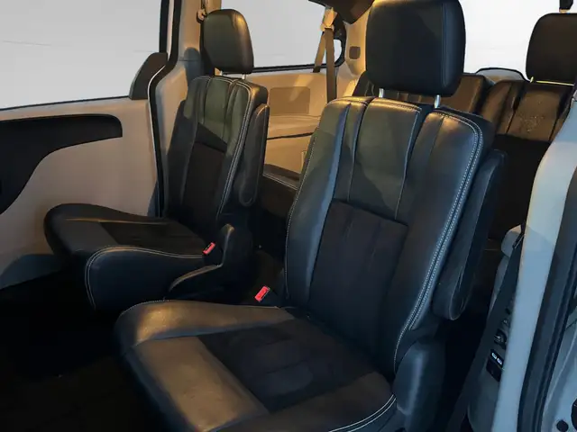 2015 Dodge Grand Caravan SXT PREMIUM PLUS | STOW N GO | NAVI | B - Photo 11