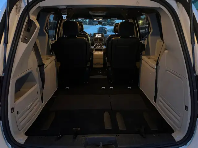 2015 Dodge Grand Caravan SXT PREMIUM PLUS | STOW N GO | NAVI | B - Photo 14