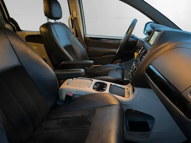 2015 Dodge Grand Caravan SXT PREMIUM PLUS | STOW N GO | NAVI | B - Photo 15