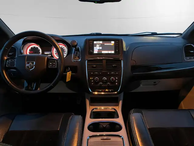 2015 Dodge Grand Caravan SXT PREMIUM PLUS | STOW N GO | NAVI | B - Photo 16