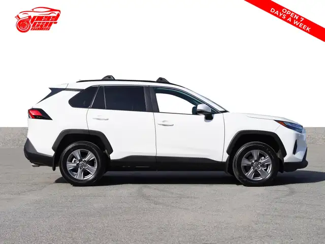 2022 Toyota RAV4 XLE, BSM, Sunroof, Apple carplay, - Photo 7