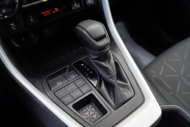 2022 Toyota RAV4 XLE, BSM, Sunroof, Apple carplay, - Photo 26