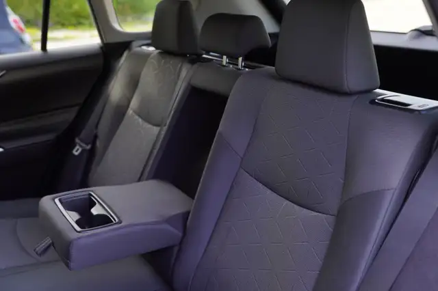 2022 Toyota RAV4 XLE, BSM, Sunroof, Apple carplay, - Photo 34