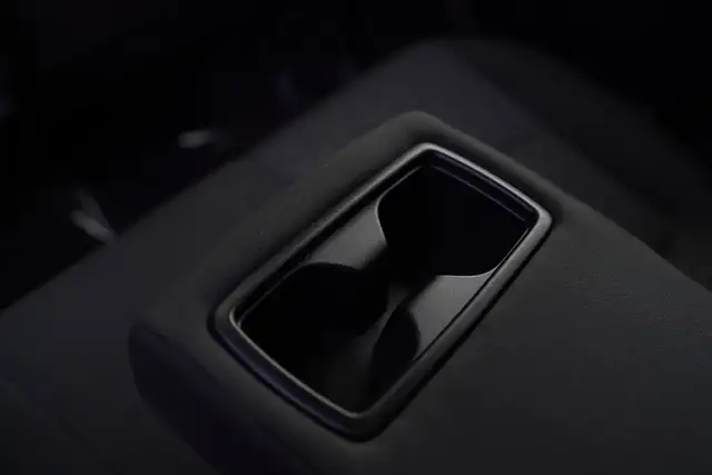 2022 Toyota RAV4 XLE, BSM, Sunroof, Apple carplay, - Photo 35