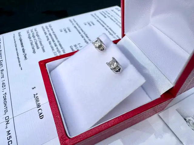 #766 - 14k White Gold, Diamond & Sapphire Vera Wang Studs - Photo 3