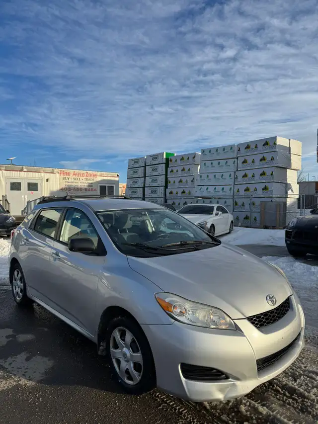 2010 Toyota Matrix : One Owner, No Reported Accidents - Photo 3