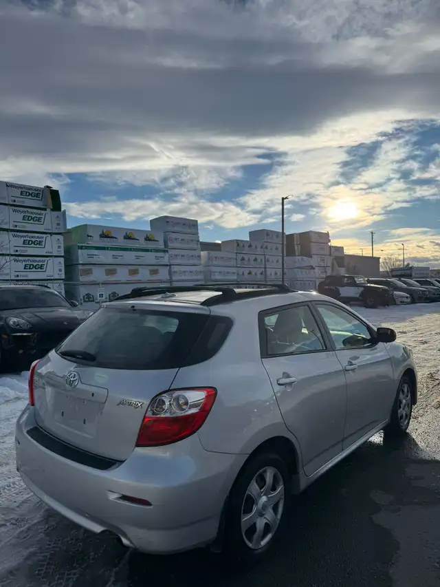 2010 Toyota Matrix : One Owner, No Reported Accidents - Photo 4