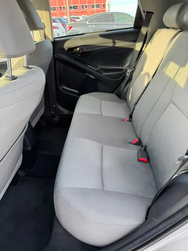 2010 Toyota Matrix : One Owner, No Reported Accidents - Photo 9