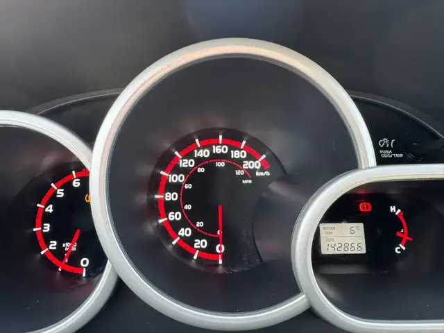 2010 Toyota Matrix : One Owner, No Reported Accidents - Photo 13