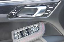 2018 Porsche Macan - Photo 21