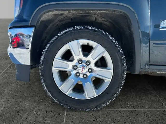 2018 GMC Sierra 1500 SLE / 4x4 - Photo 11
