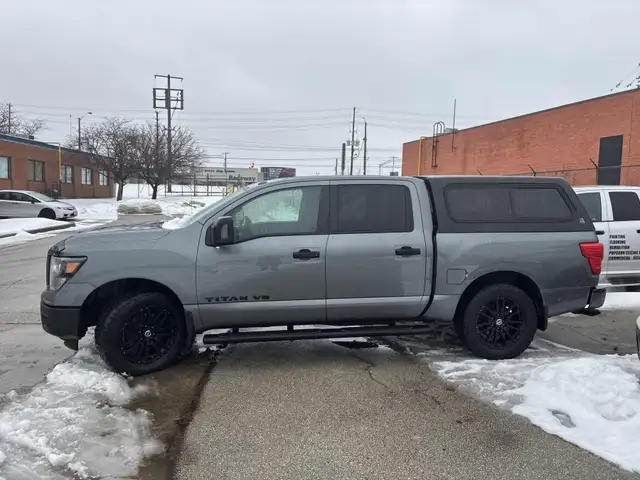 2018 NISSAN TITAN SV CREWCAB 4X4 | MIDNIGHT EDITION | CLEAN CARF - Photo 5