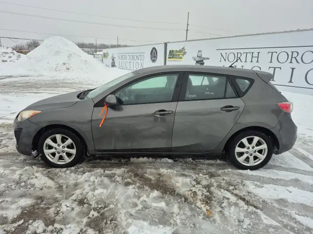 2011 Mazda MAZDA3 Sport - Photo 2