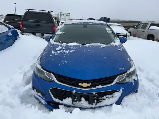2017 Chevrolet Cruze - Photo 2