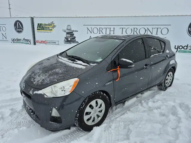 2014 Toyota Prius c - Photo 2