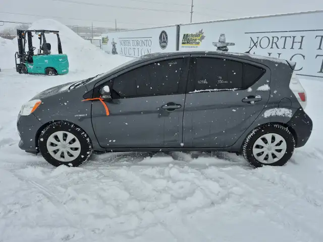 2014 Toyota Prius c - Photo 3