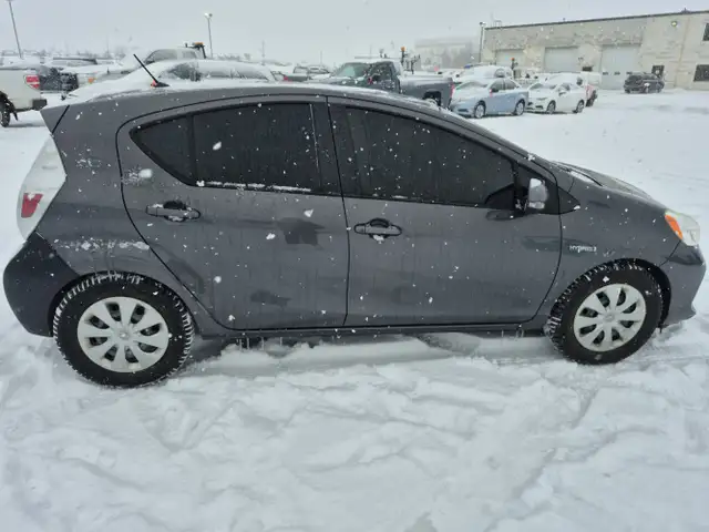 2014 Toyota Prius c - Photo 7