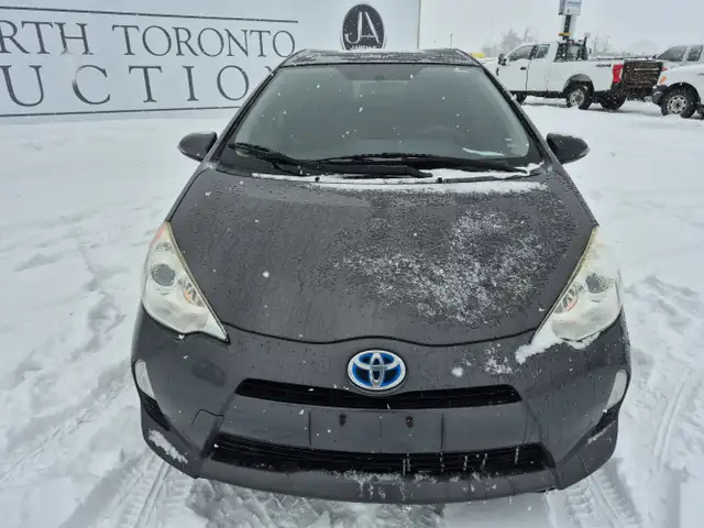 2014 Toyota Prius c - Photo 9