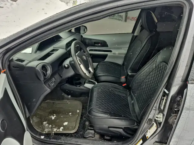 2014 Toyota Prius c - Photo 14