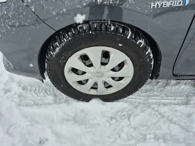 2014 Toyota Prius c - Photo 21