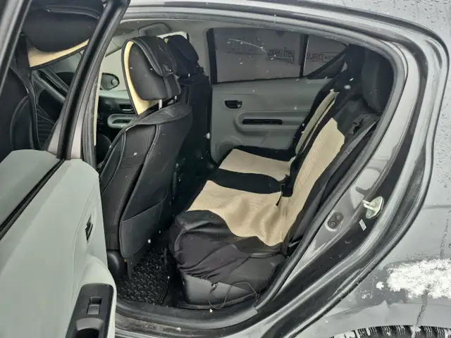 2014 Toyota Prius c - Photo 23