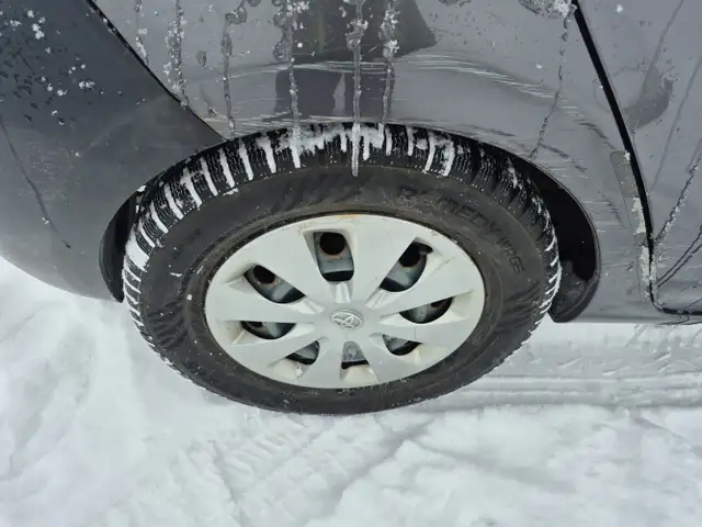 2014 Toyota Prius c - Photo 28