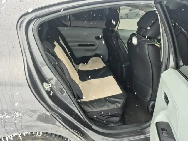 2014 Toyota Prius c - Photo 31