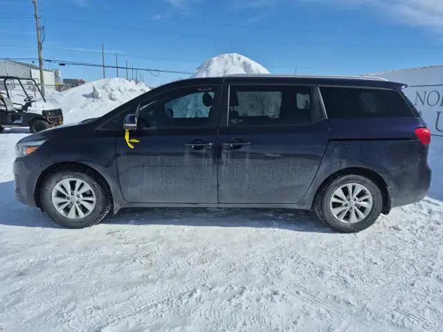 2018 Kia Sedona - Photo 2