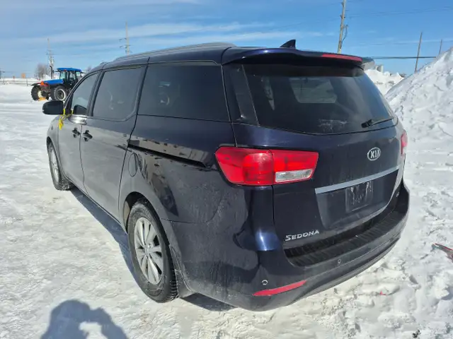 2018 Kia Sedona - Photo 3