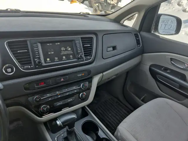 2018 Kia Sedona - Photo 16