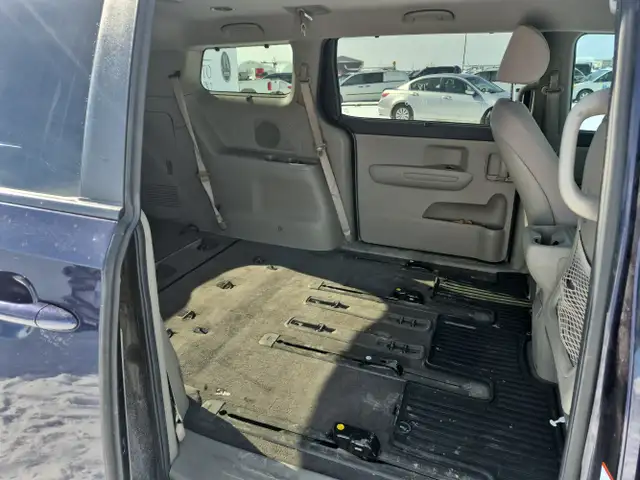 2018 Kia Sedona - Photo 25