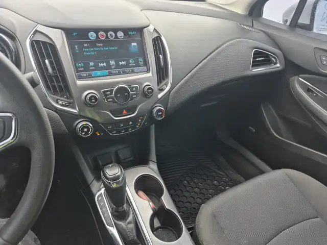 2018 Chevrolet Cruze - Photo 16
