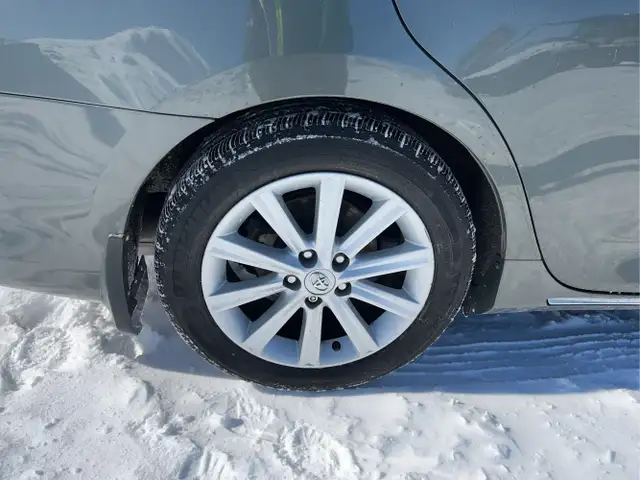 2012 Toyota Camry - Photo 9