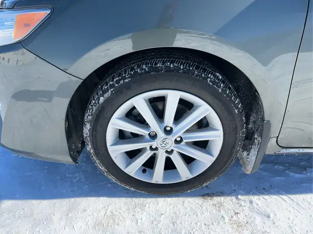 2012 Toyota Camry - Photo 11