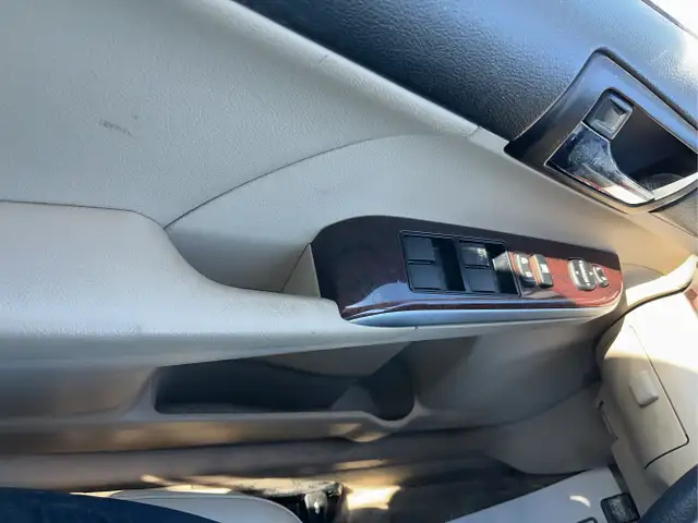 2012 Toyota Camry - Photo 25