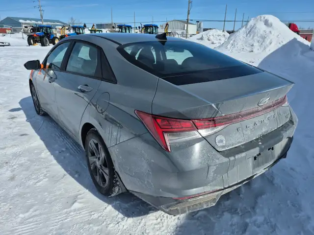 2022 Hyundai ELANTRA Hybrid - Photo 3