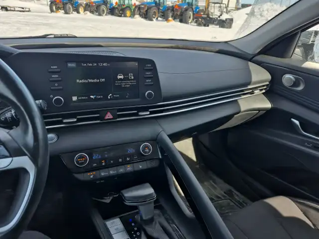 2022 Hyundai ELANTRA Hybrid - Photo 16