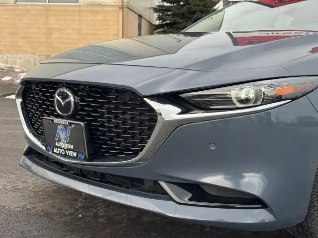 2023 Mazda MAZDA3 GT Auto FWD ONE OWNER - Photo 11