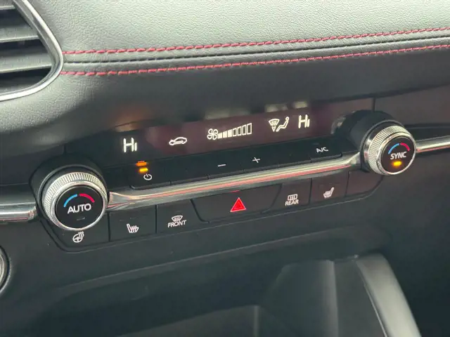 2023 Mazda MAZDA3 GT Auto FWD ONE OWNER - Photo 25