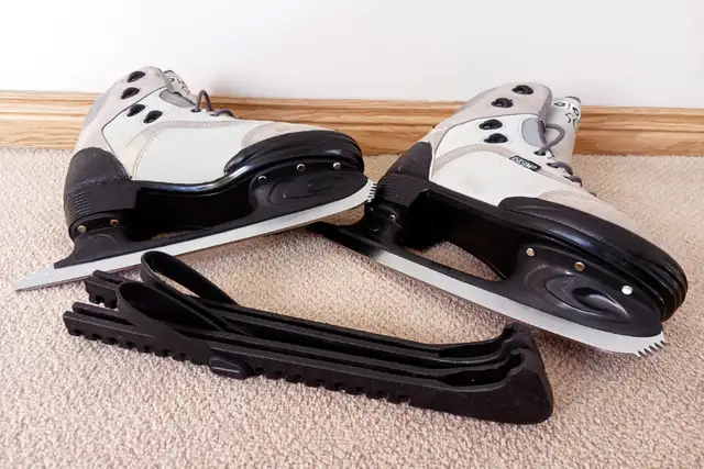 CCM Women's Figure Skates - Photo 4