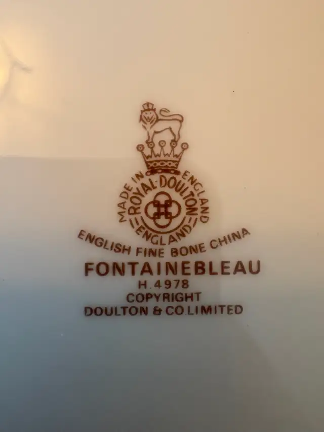 Fontainebleau China Set - Photo 3