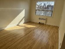 SPACIOUS 3.5  STEPS FROM UdeM, METRO SERVICES