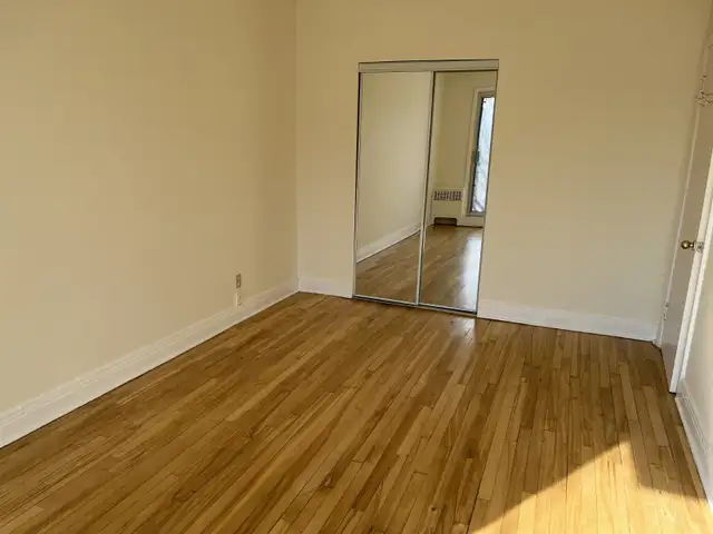 SPACIOUS 3.5  STEPS FROM UdeM, METRO SERVICES - Photo 5