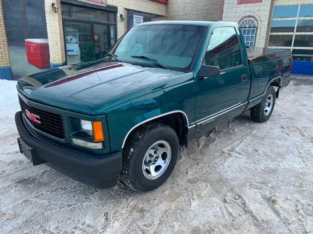 1998 GMC C1500 Regular Cab Short Box Very Clean Only 164,000 KMS