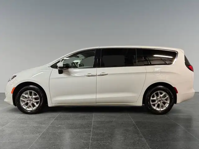 2022 Chrysler Grand Caravan SXT - Photo 2