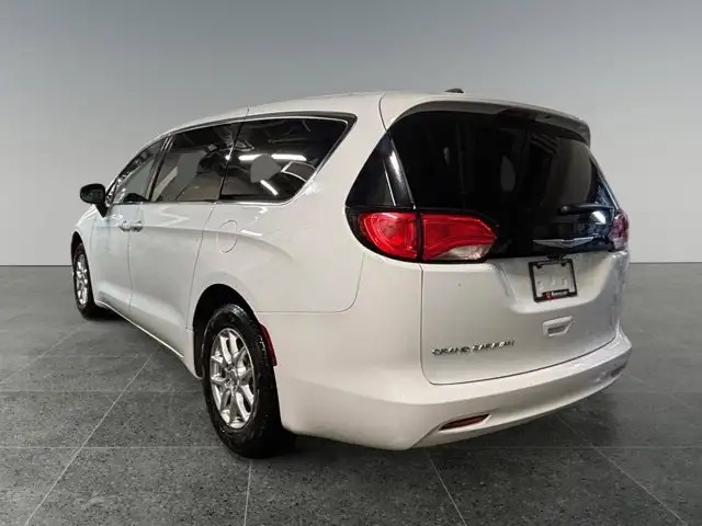 2022 Chrysler Grand Caravan SXT - Photo 4